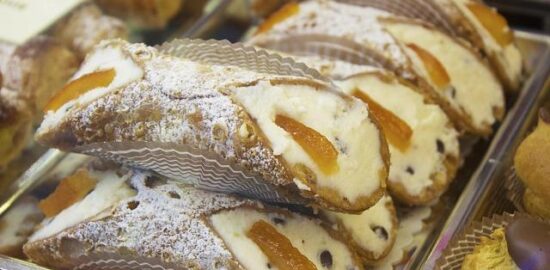 Cannoli s ricottou a citrusovou kůrou