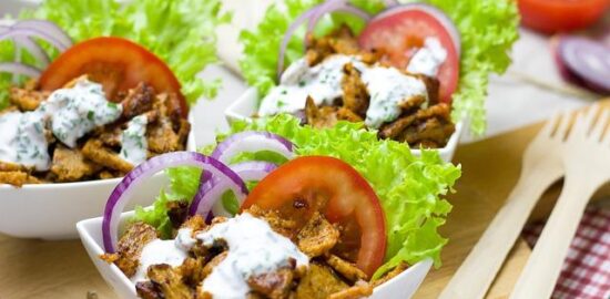 Jogurtový dip s okurkou a mátou