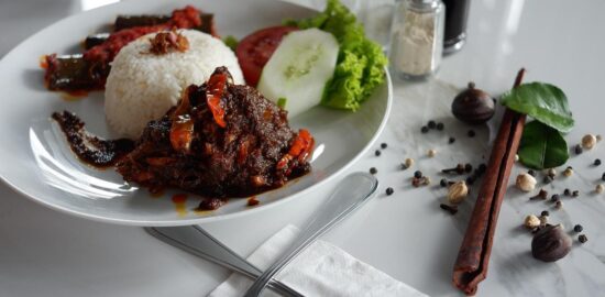 Rendang hovězí maso s kokosovým mlékem