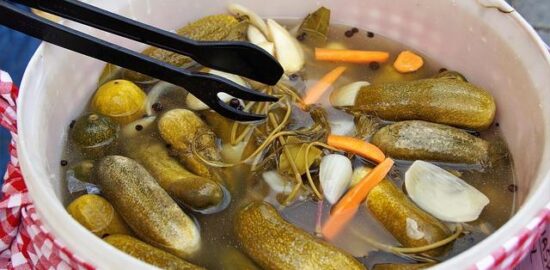 Kořeněné pečené batáty s avokádem