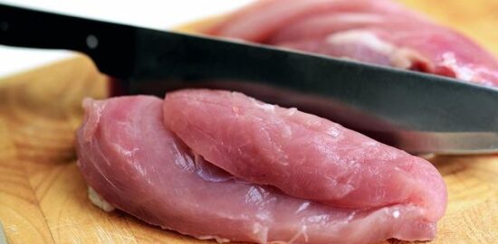 Kuřecí maso s rajčaty a bazalkou