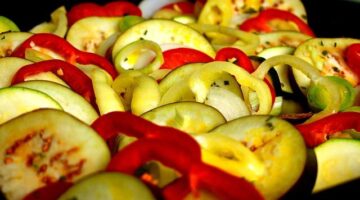 Ratatouille s bramborami a cibulí