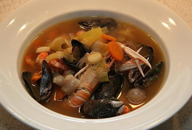 Bouillabaisse s pečivem