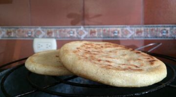 Arepas s pikantním guacamole