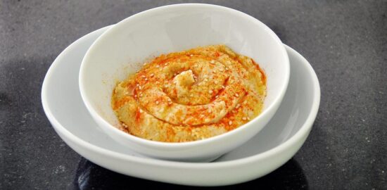 Humus s pečenou červenou řepou