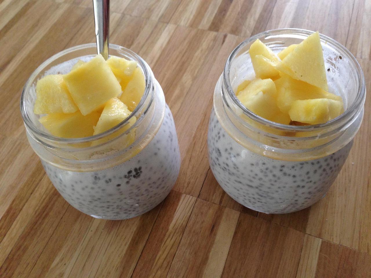 Chiapudding s ovocem a medem