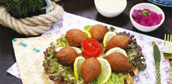 Kibbeh s borůvkovou omáčkou