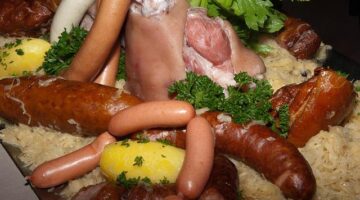 Knedlo-vepřo-zelo se šťouchanými brambory