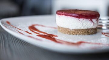 Ilustrativní název: Panna cotta s malinami