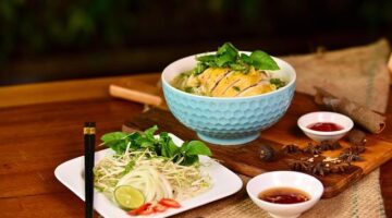 Phở hovězí s rýžovými nudlemi